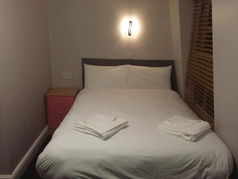 The Happy House Hostel Phnom Penh Ngoại thất bức ảnh