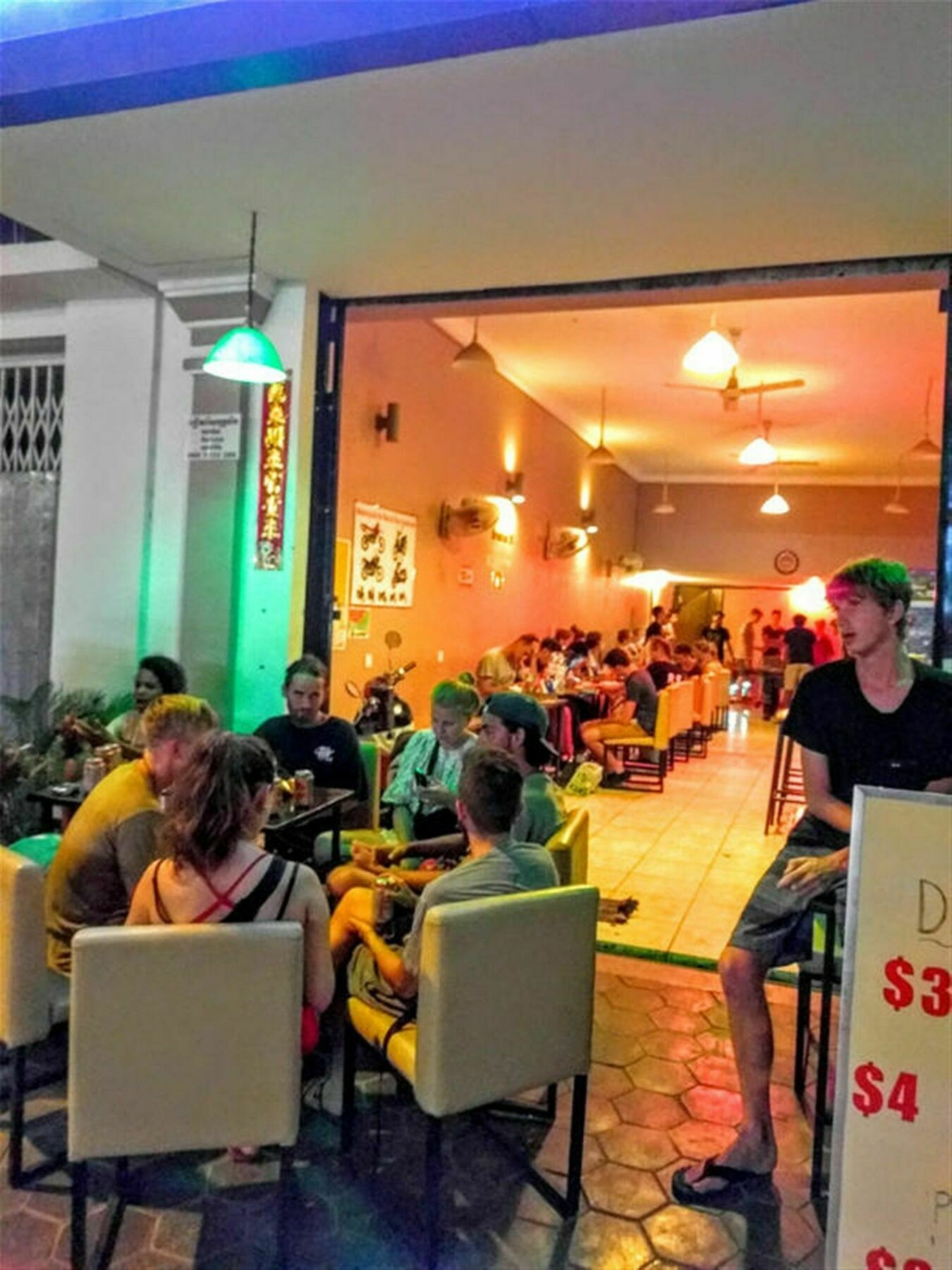 The Happy House Hostel Phnom Penh Ngoại thất bức ảnh